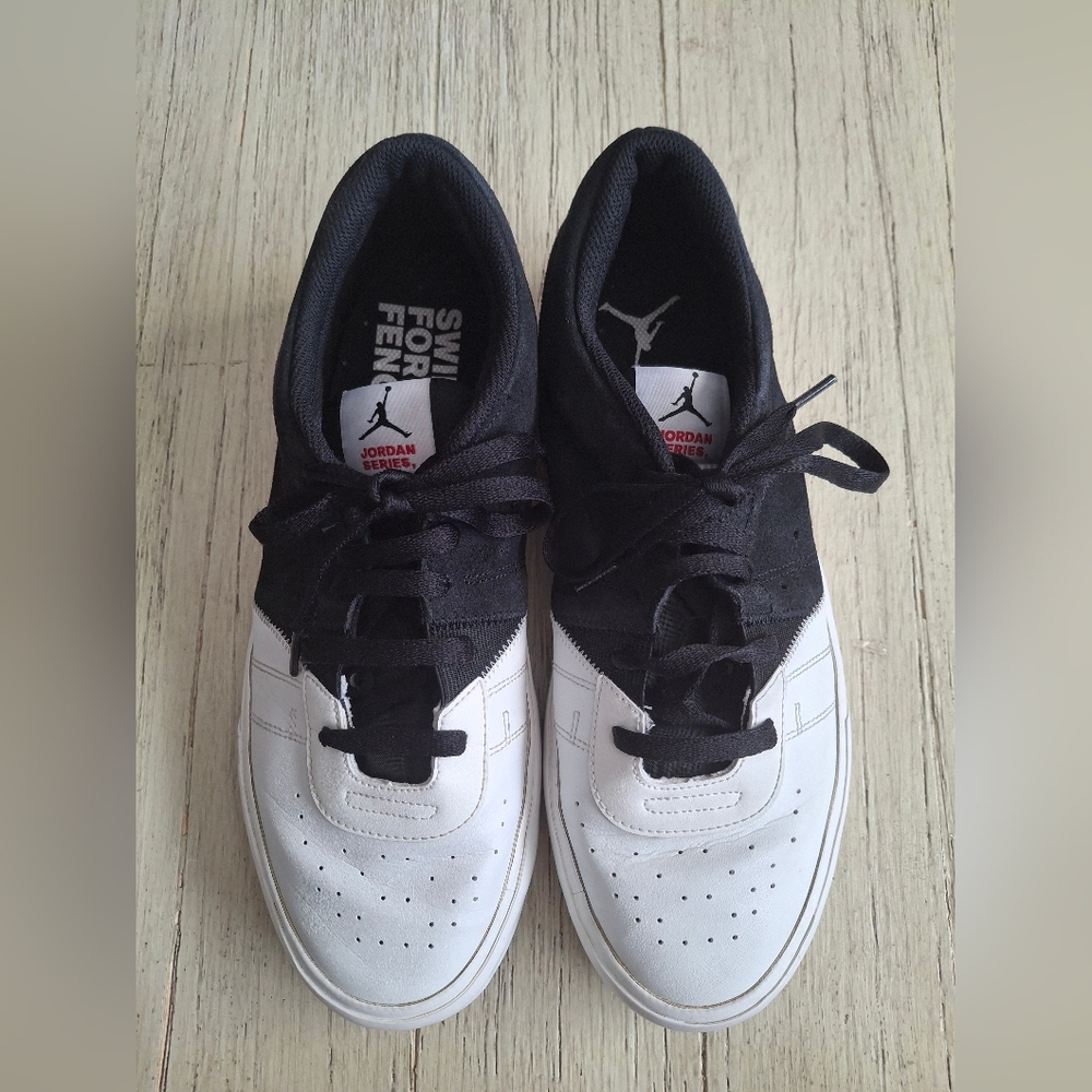 💋Jordan Series Men's Black and White Sneakers💋